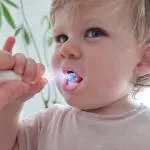 Jack n Jill Szczoteczka soniczna dla dzieci Tickle Tooth - z zapasową główką, również dla najmniejszych dzieci