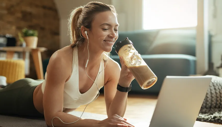 Kiedy jeść białko, aby wspierać swoje cele fitness?